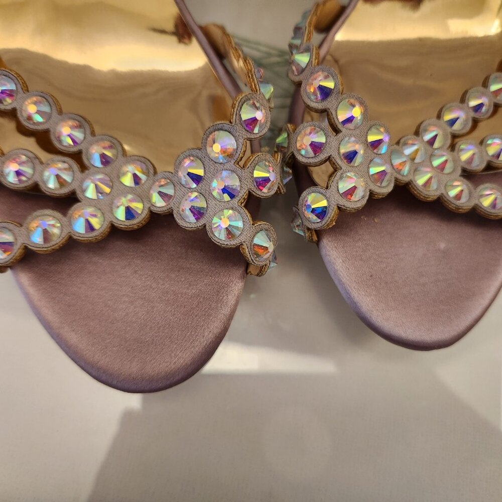 Badgley Mischka Silk soft lilac jeweled sandals. Sample. Like new. Size 6 - Picture 2 of 7